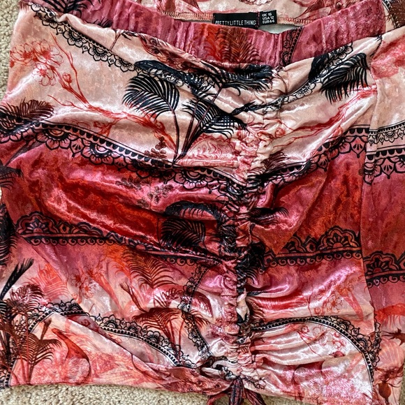 Pretty Little Thing, size 12, Mini Skirt - Picture 2 of 3